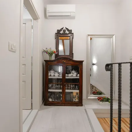 Piazzetta Apartment *